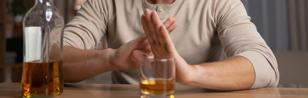 Мужчина отказывается от алкоголя